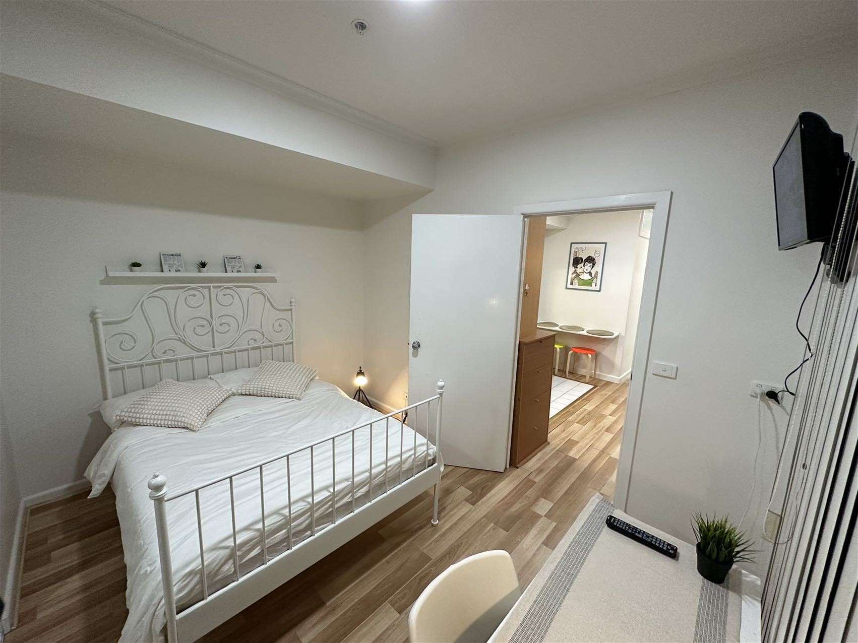 Fully Furnished 3 Bedroom Apartment 6