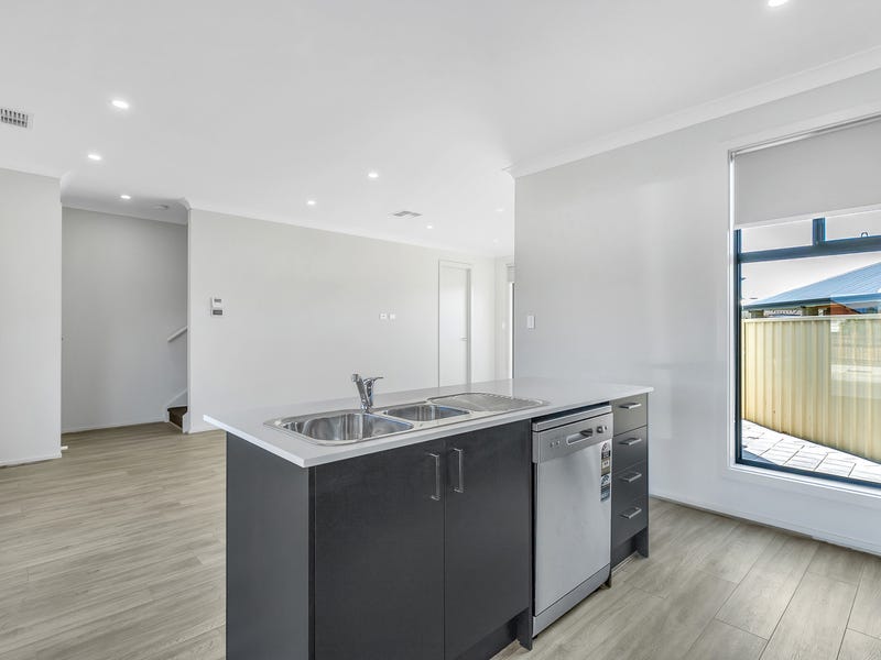Townhouse – low maintenance 3