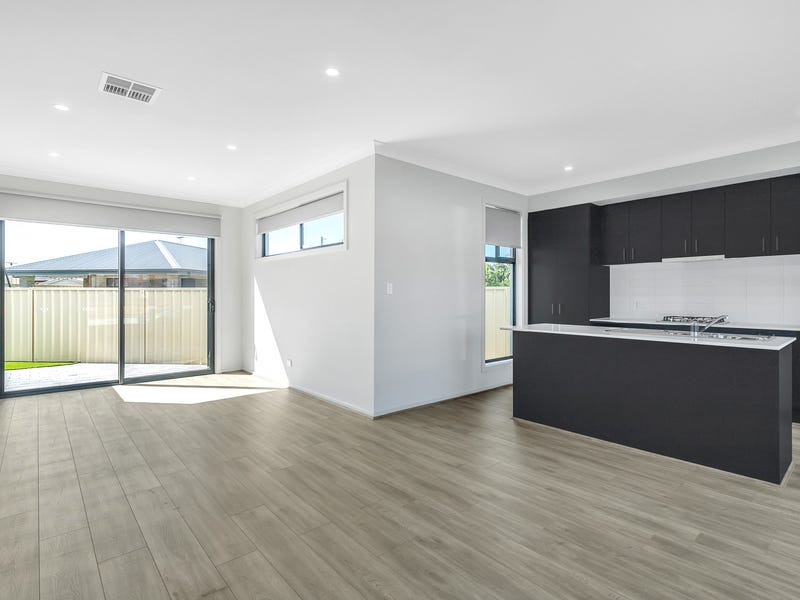 Townhouse – low maintenance 4