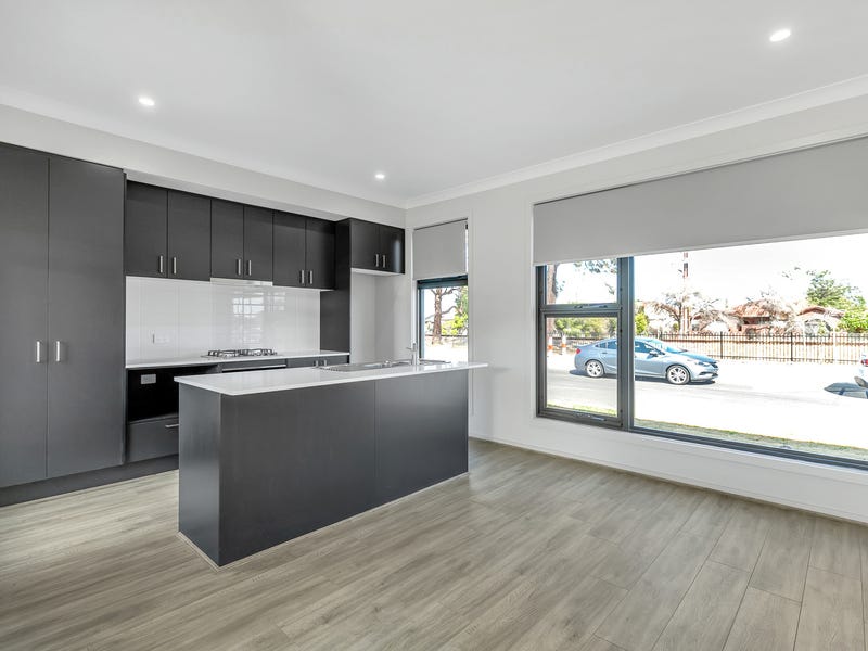 Townhouse – low maintenance 6