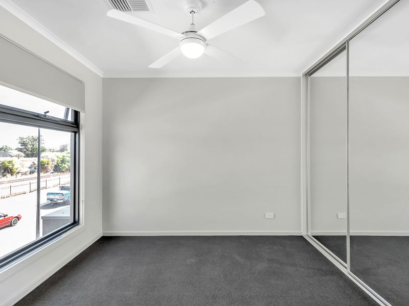 Townhouse – low maintenance 9