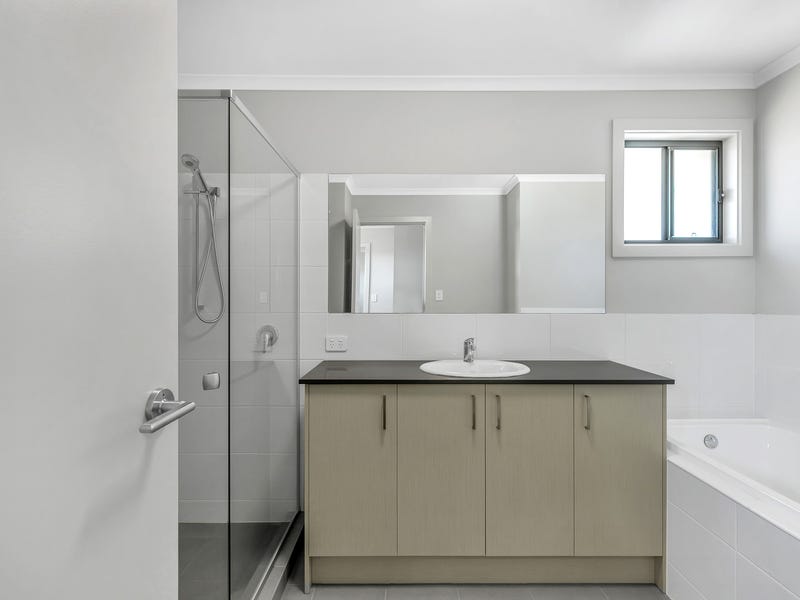 Townhouse – low maintenance 11
