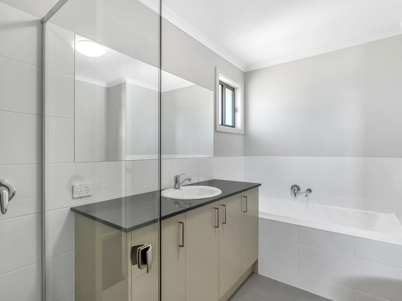 Townhouse – low maintenance 12