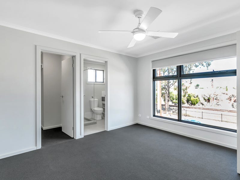 Townhouse – low maintenance 14
