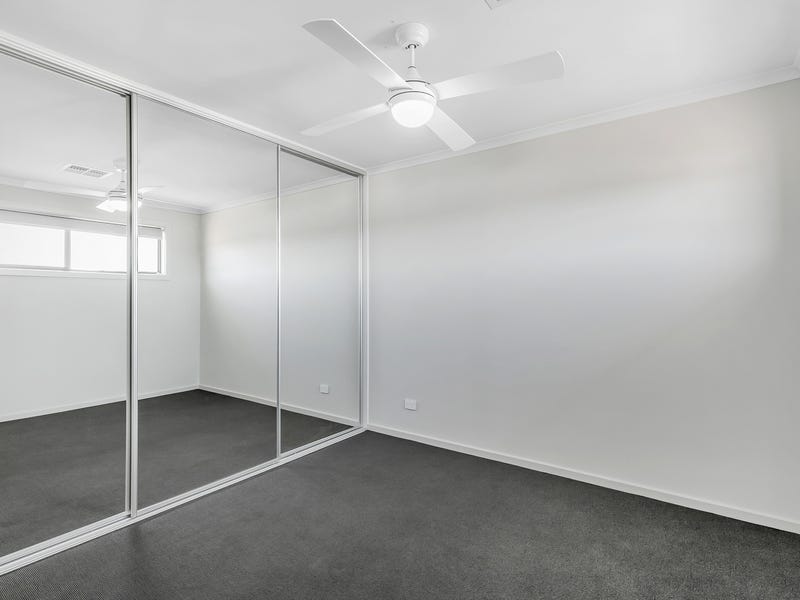 Townhouse – low maintenance 15