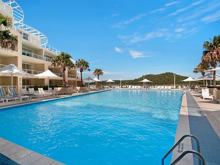 Beautiful Beach Views/water bills incl. 7