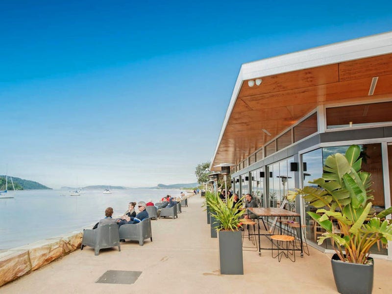 Beautiful Beach Views/water bills incl. 12