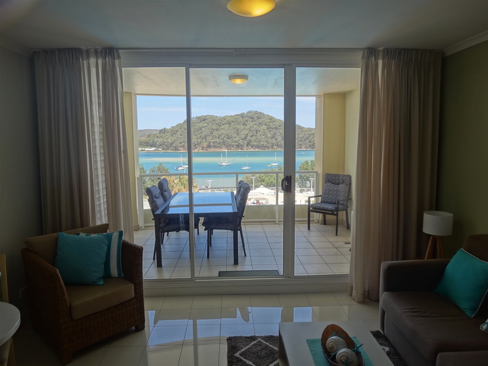 Beautiful Beach Views/water bills incl. 2