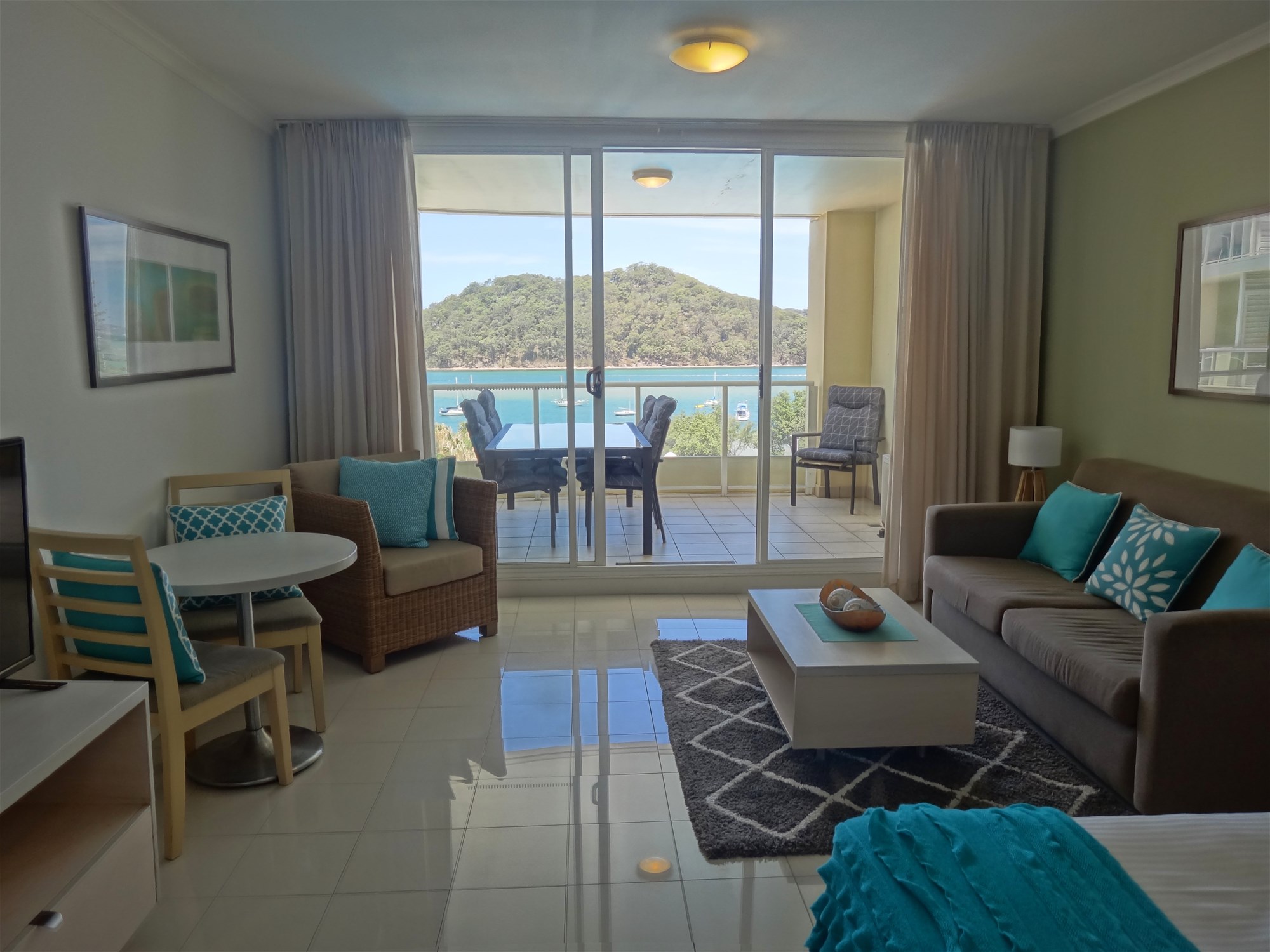 Beautiful Beach Views/water bills incl. 3