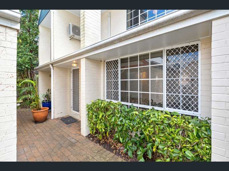 Cozy Townhome Close to all 2