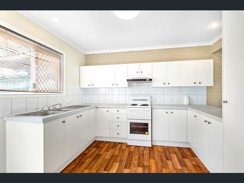 Cozy Townhome Close to all 4