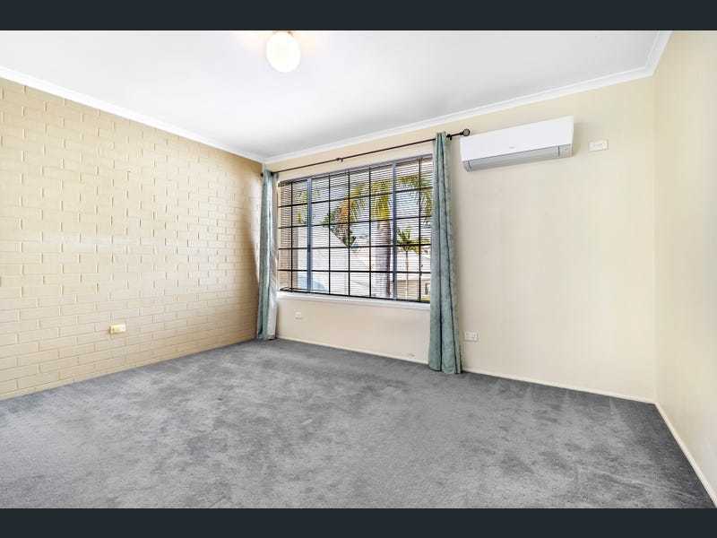 Cozy Townhome Close to all 8