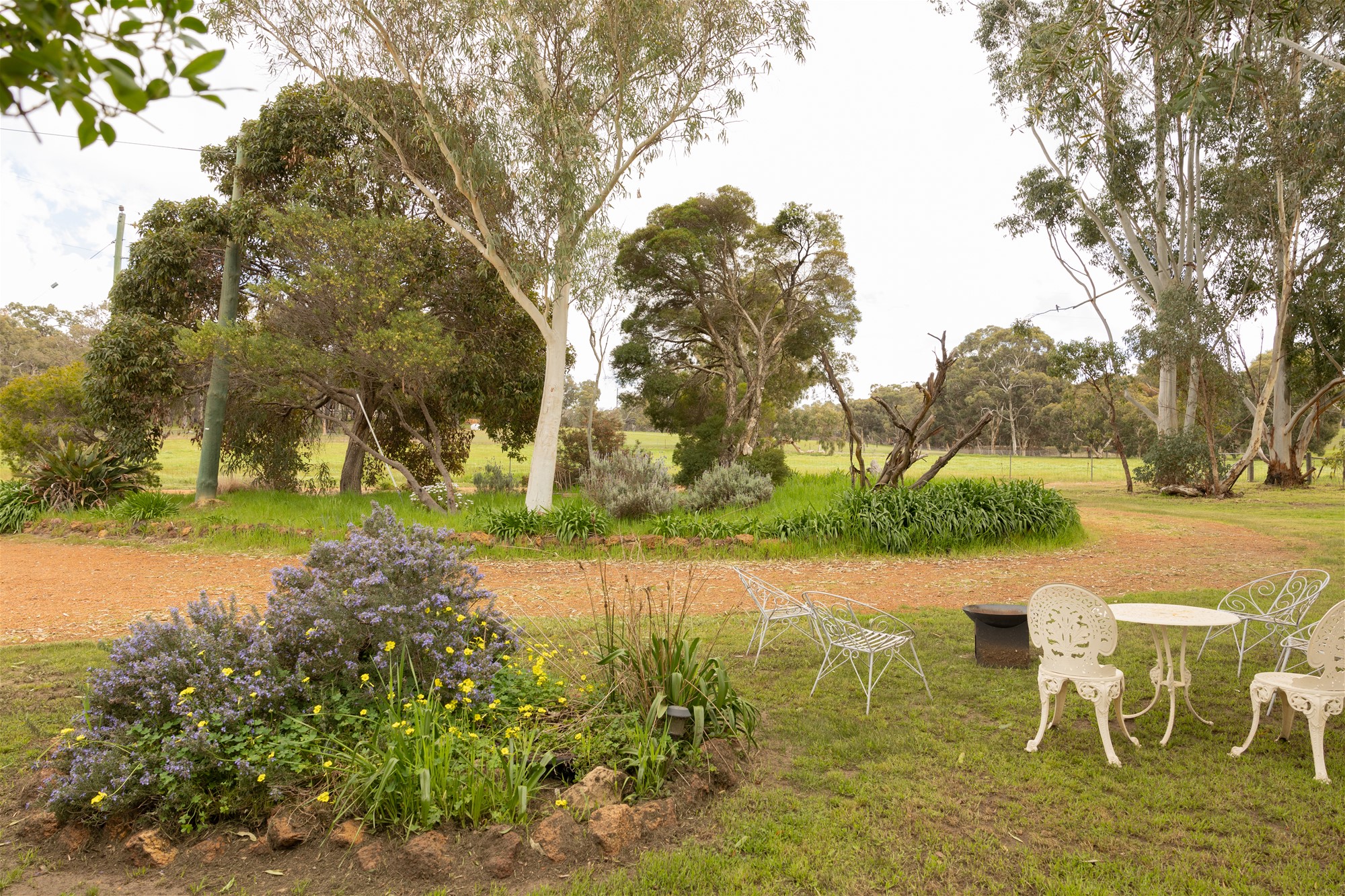 SEMI COUNTRY FARMHOUSE LIVING 2
