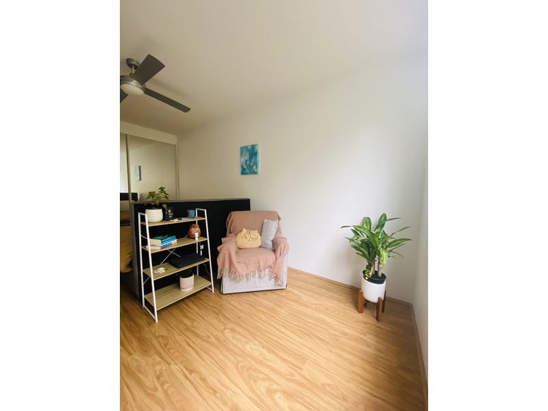 Furnished Studio + Parking 2
