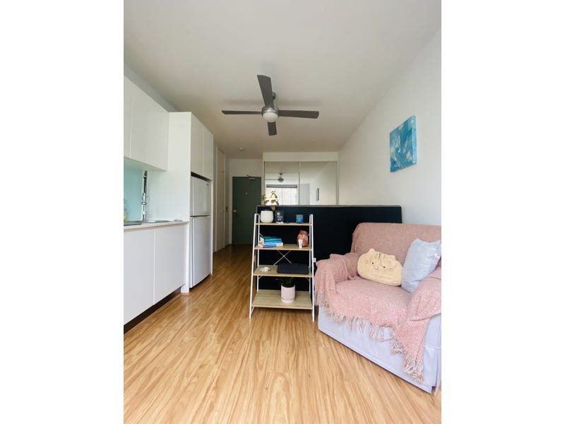 Furnished Studio + Parking 3