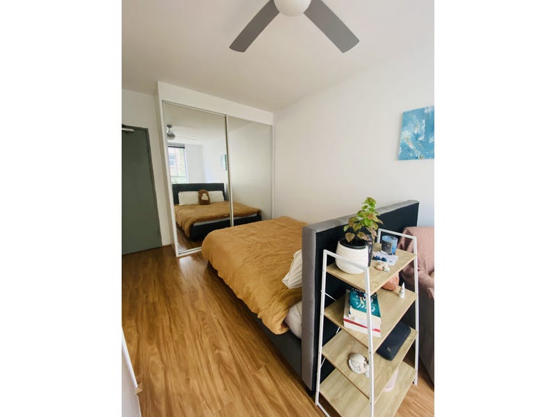 Furnished Studio + Parking 4