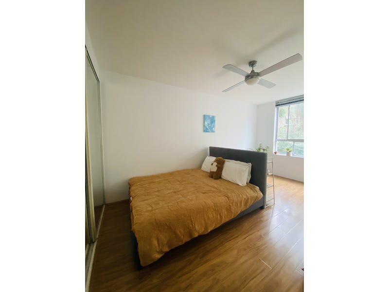 Furnished Studio + Parking 5
