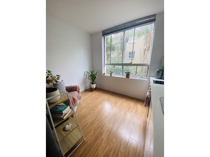 Furnished Studio + Parking 8