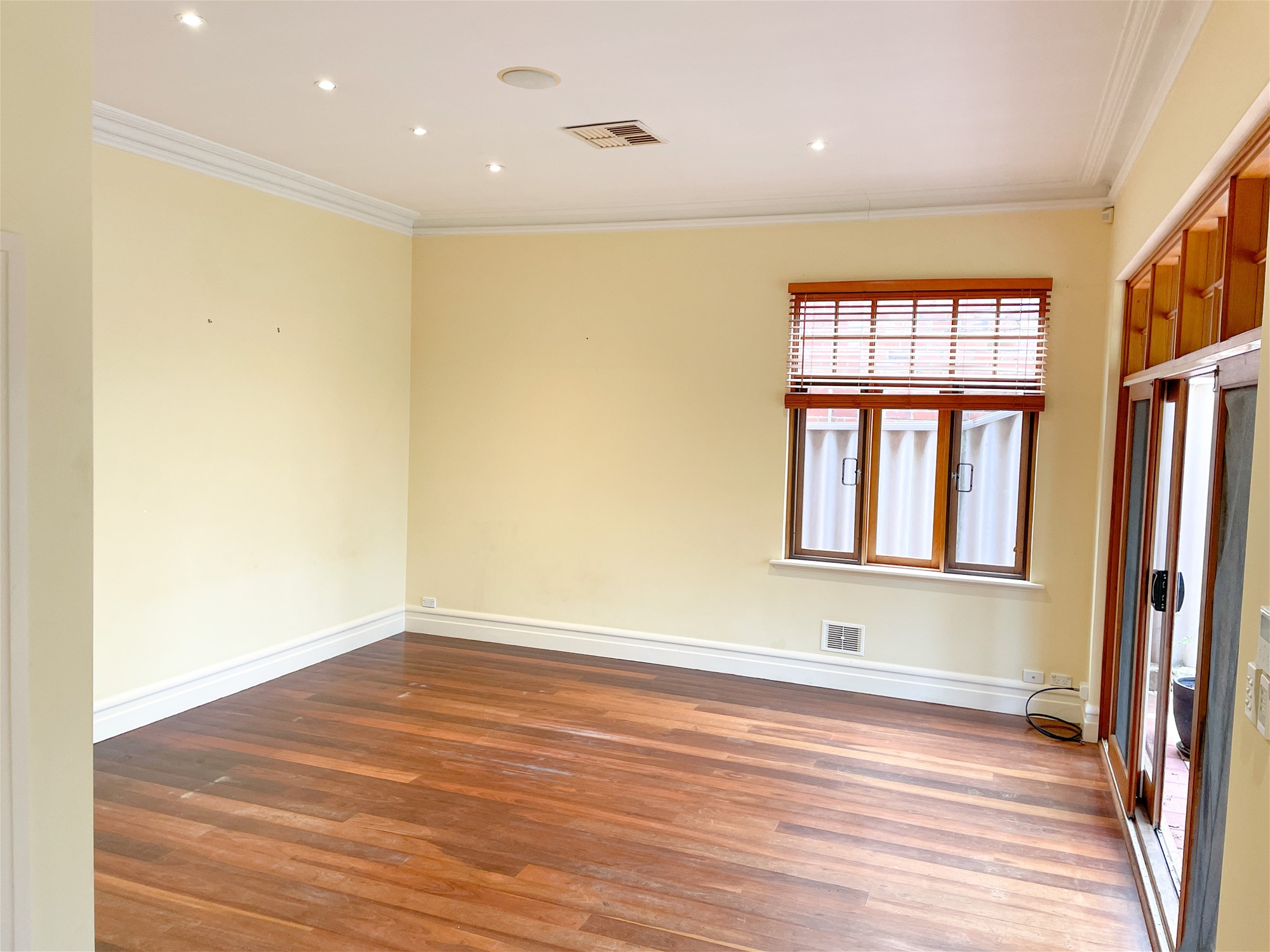 Charming House for Rent in 3