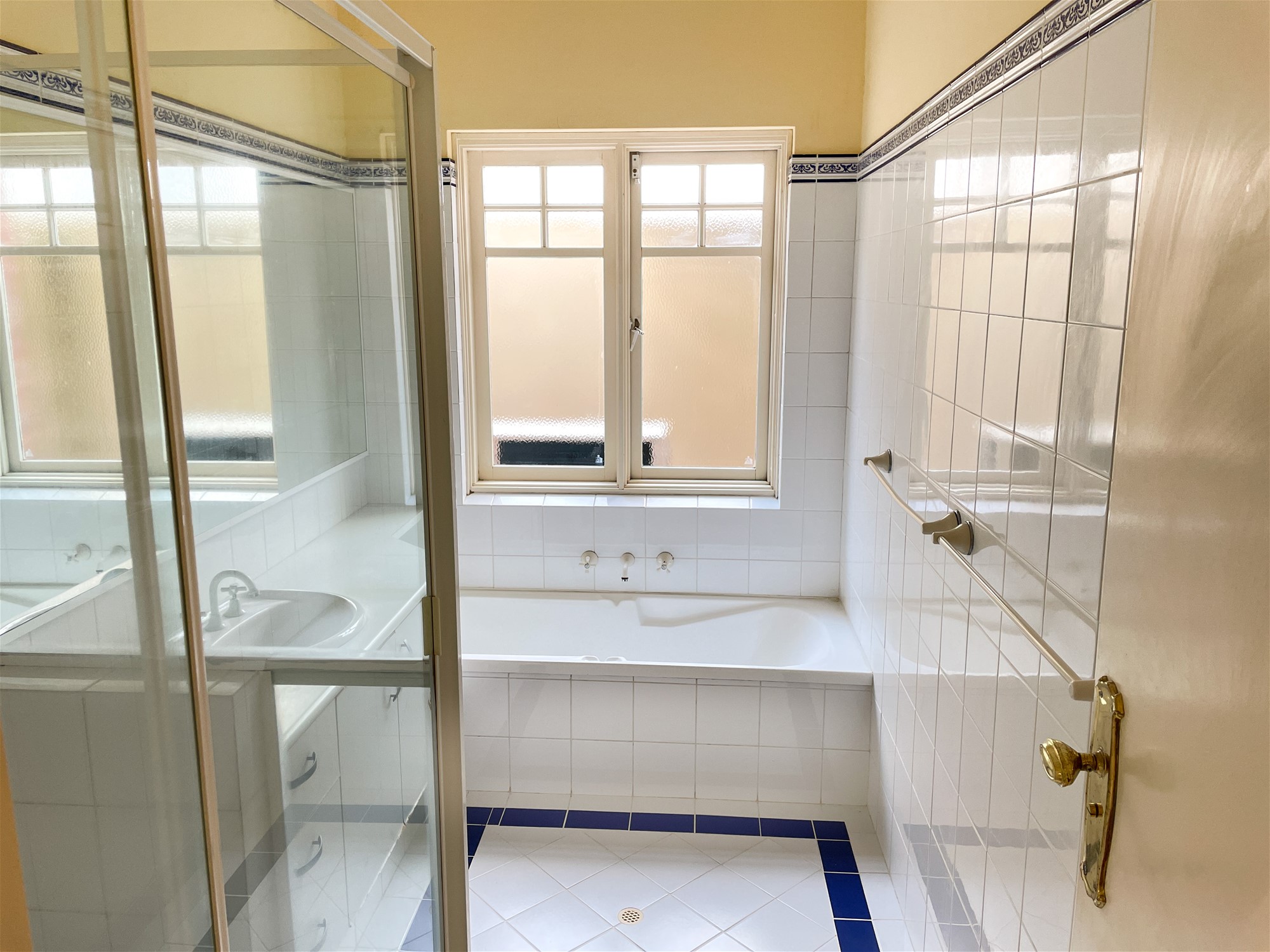 Charming House for Rent in 6