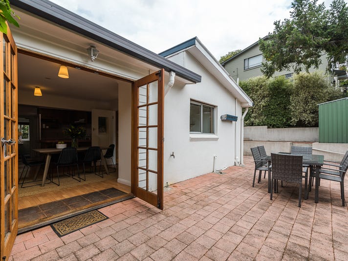 Charming 3-Bedroom Weatherboard Cottage, Walk 3