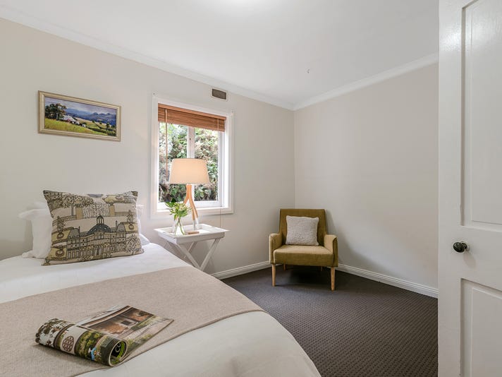 Charming 3-Bedroom Weatherboard Cottage, Walk 9