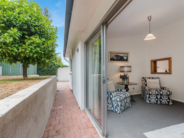 Charming 3-Bedroom Weatherboard Cottage, Walk 13