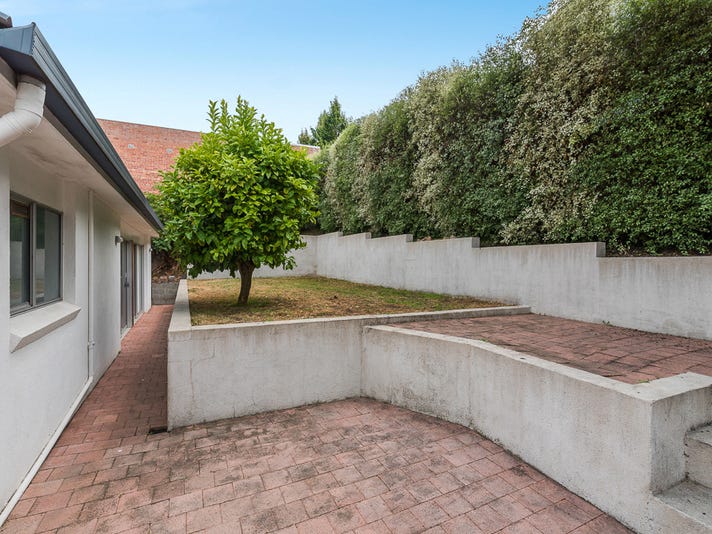 Charming 3-Bedroom Weatherboard Cottage, Walk 14