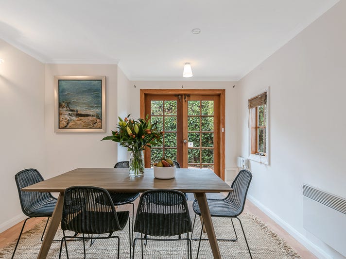Charming 3-Bedroom Weatherboard Cottage, Walk 18