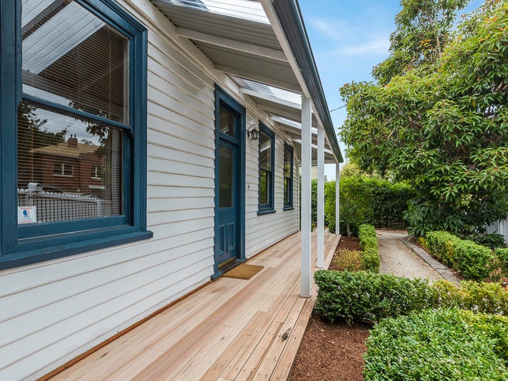 Charming 3-Bedroom Weatherboard Cottage, Walk 21
