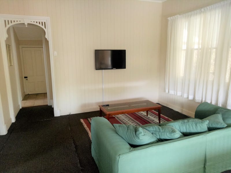 Secluded & Leafy Queenslander, 50m 2