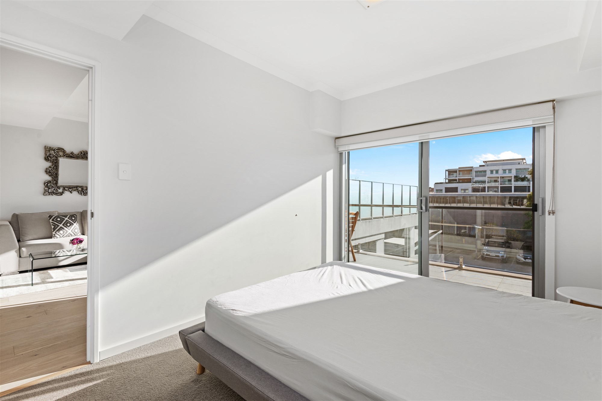 FURNISHED EXECUTIVE APARTMENT! 10