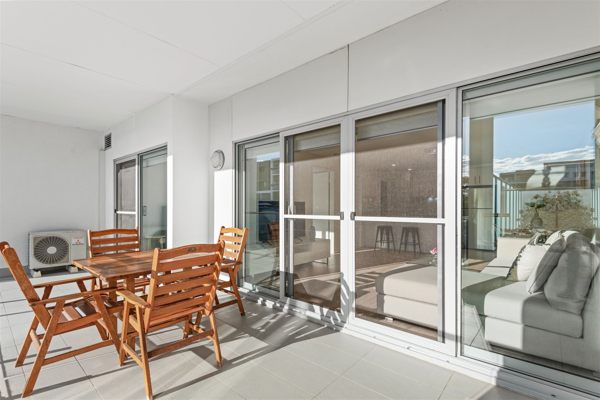 FURNISHED EXECUTIVE APARTMENT! 12