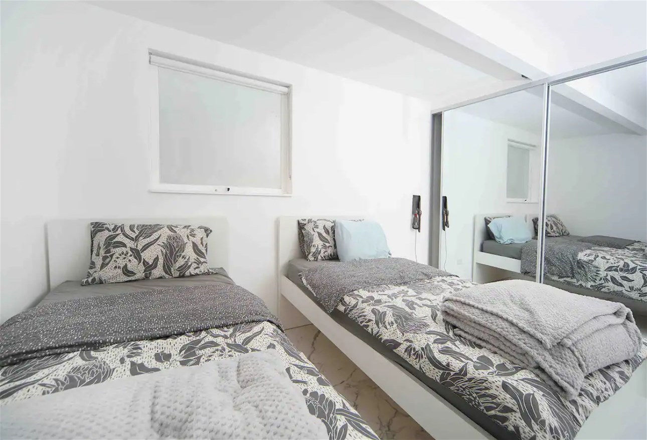 “Stunning Large Modern Granny Flat 6