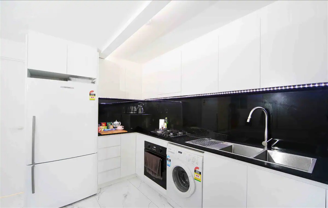 “Stunning Large Modern Granny Flat 8
