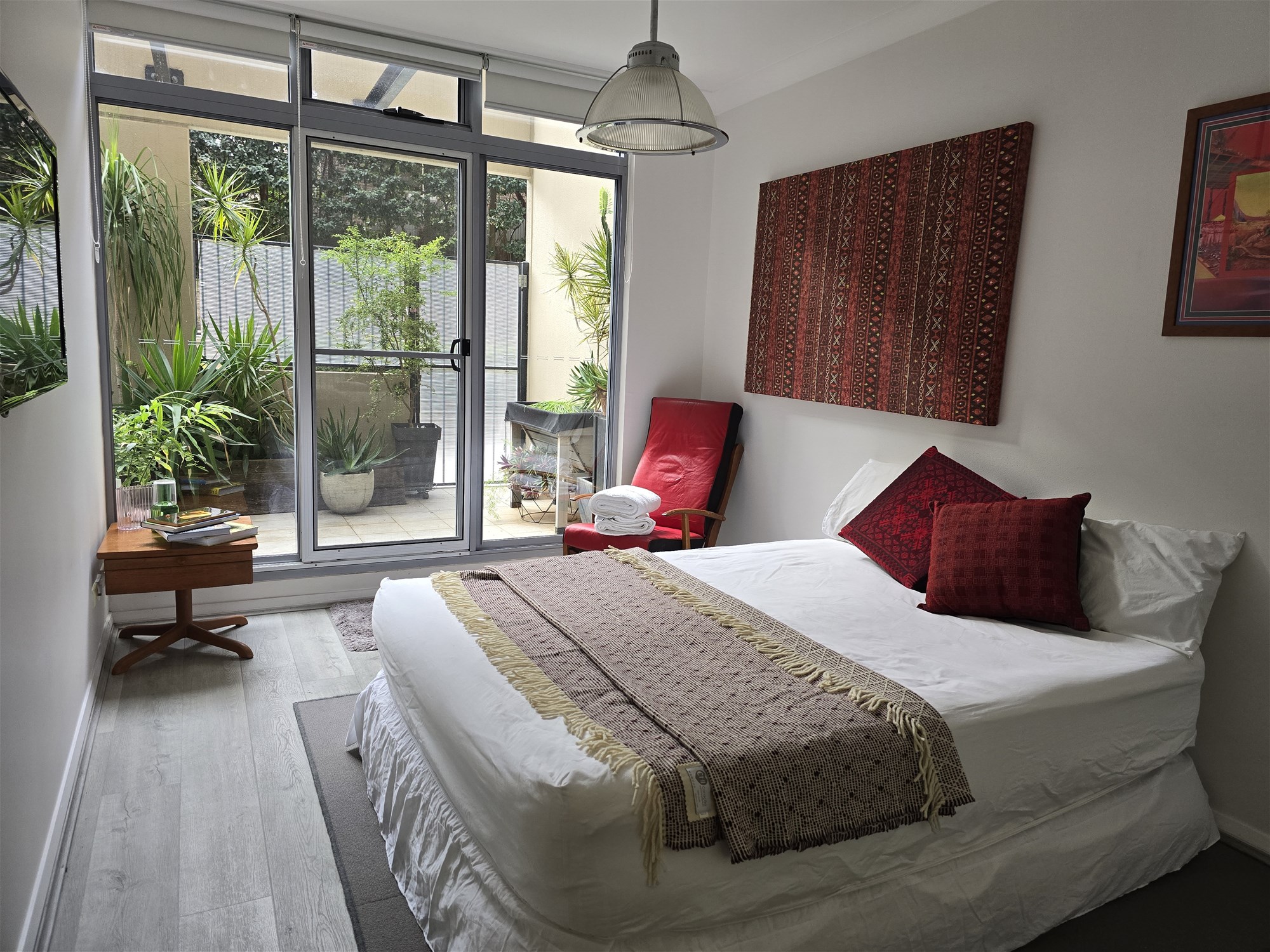 ‘Oasis’ quiet & spacious apartment. 3
