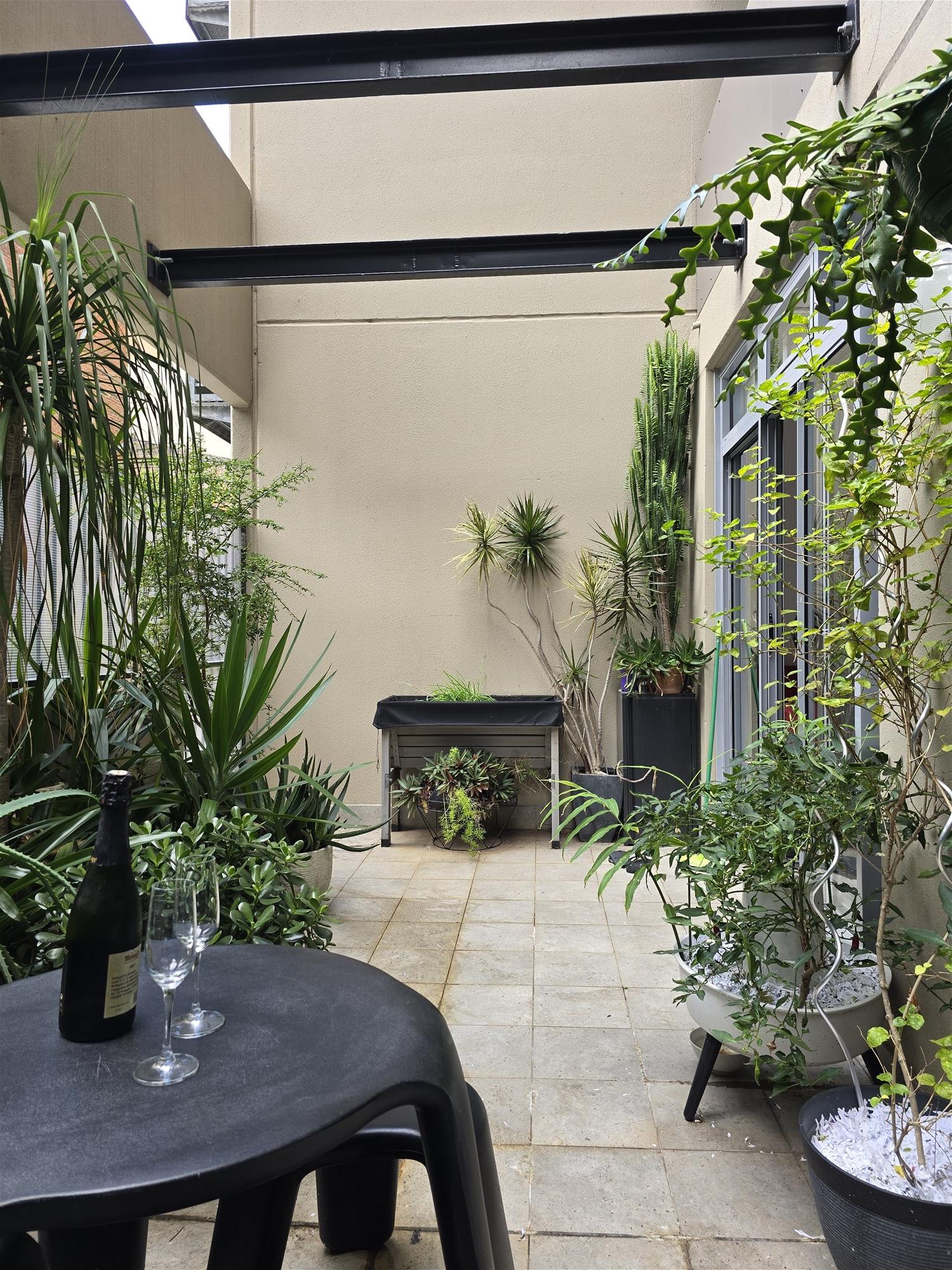 ‘Oasis’ quiet & spacious apartment. 7