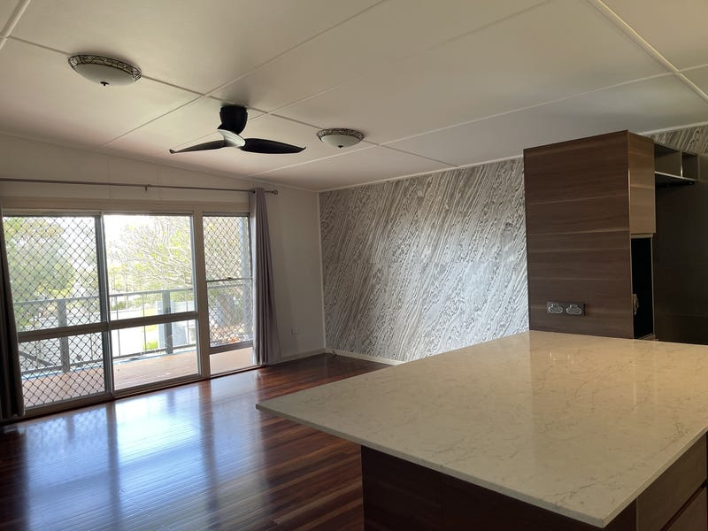 “Stunning Balmoral Retreat:  3 2