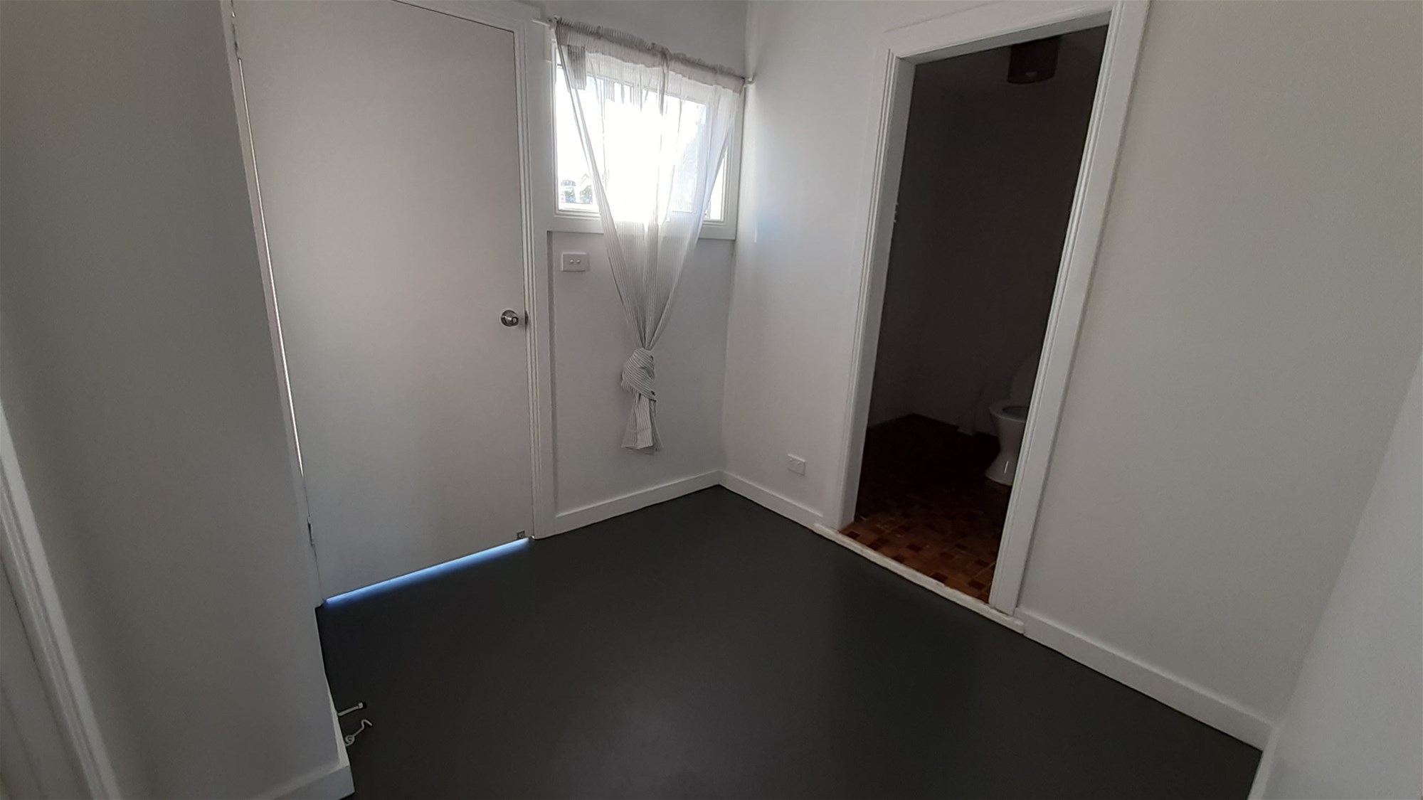 LOVELY CLASSIC COTTAGE -FRESHLY RENOVATED 24