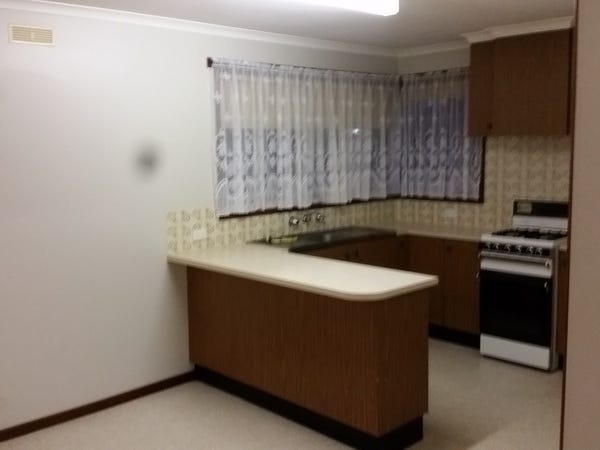PORT FAIRY CENTRAL  2 5