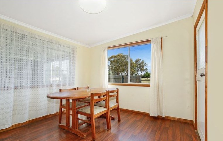 Spacious Property only 25 minutes 3