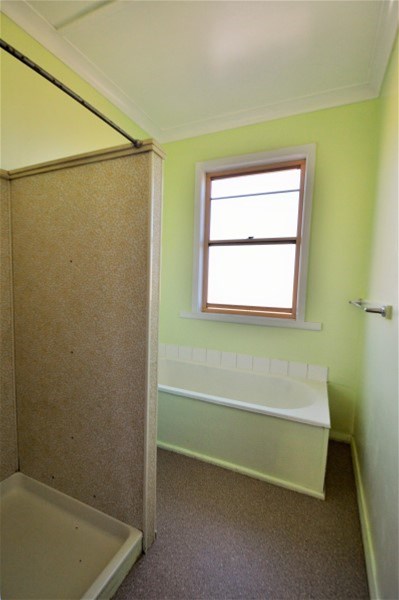 Spacious Property only 25 minutes 8