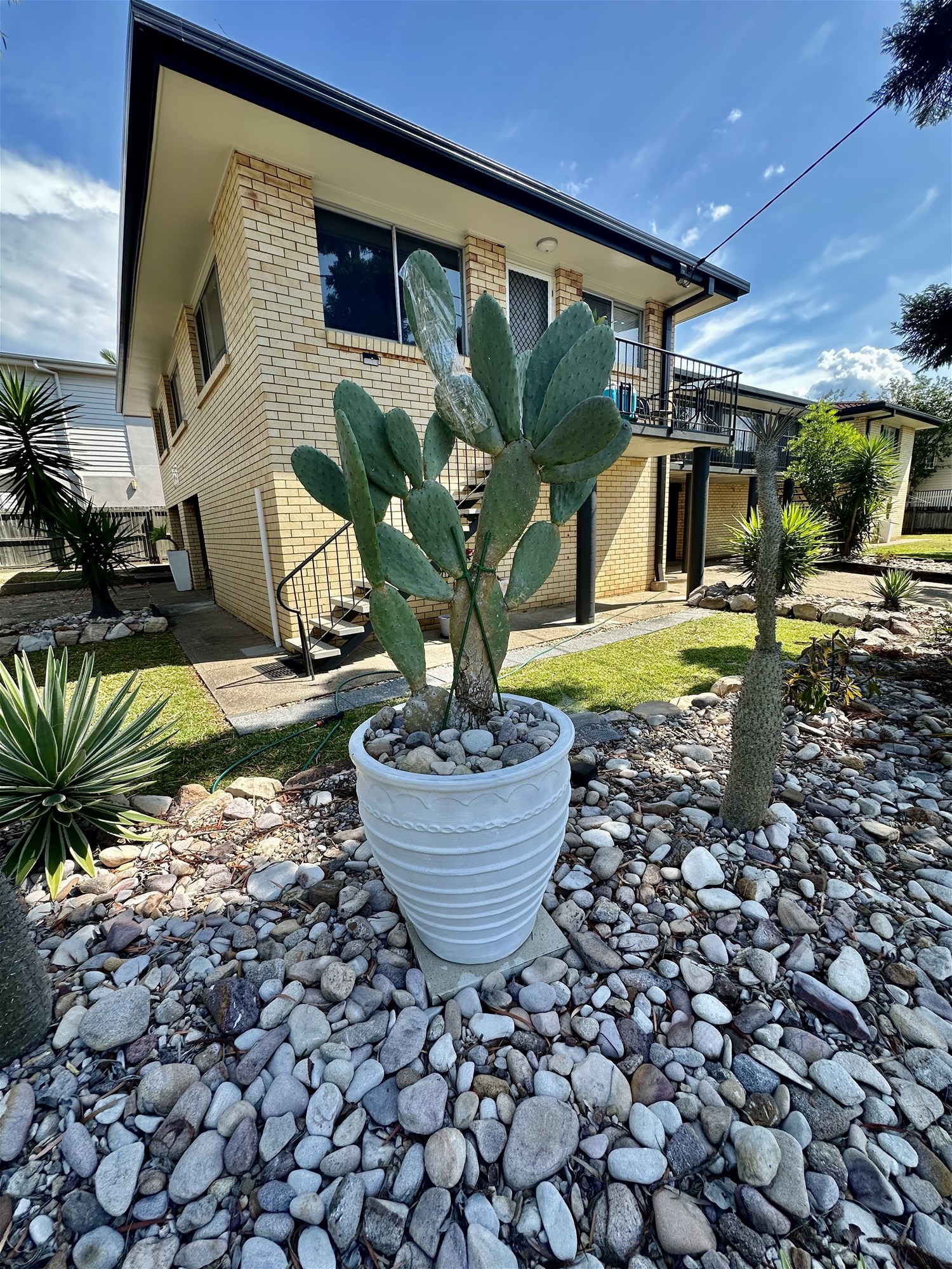 “Stunning Classic 70’s Balmoral Apartment 12