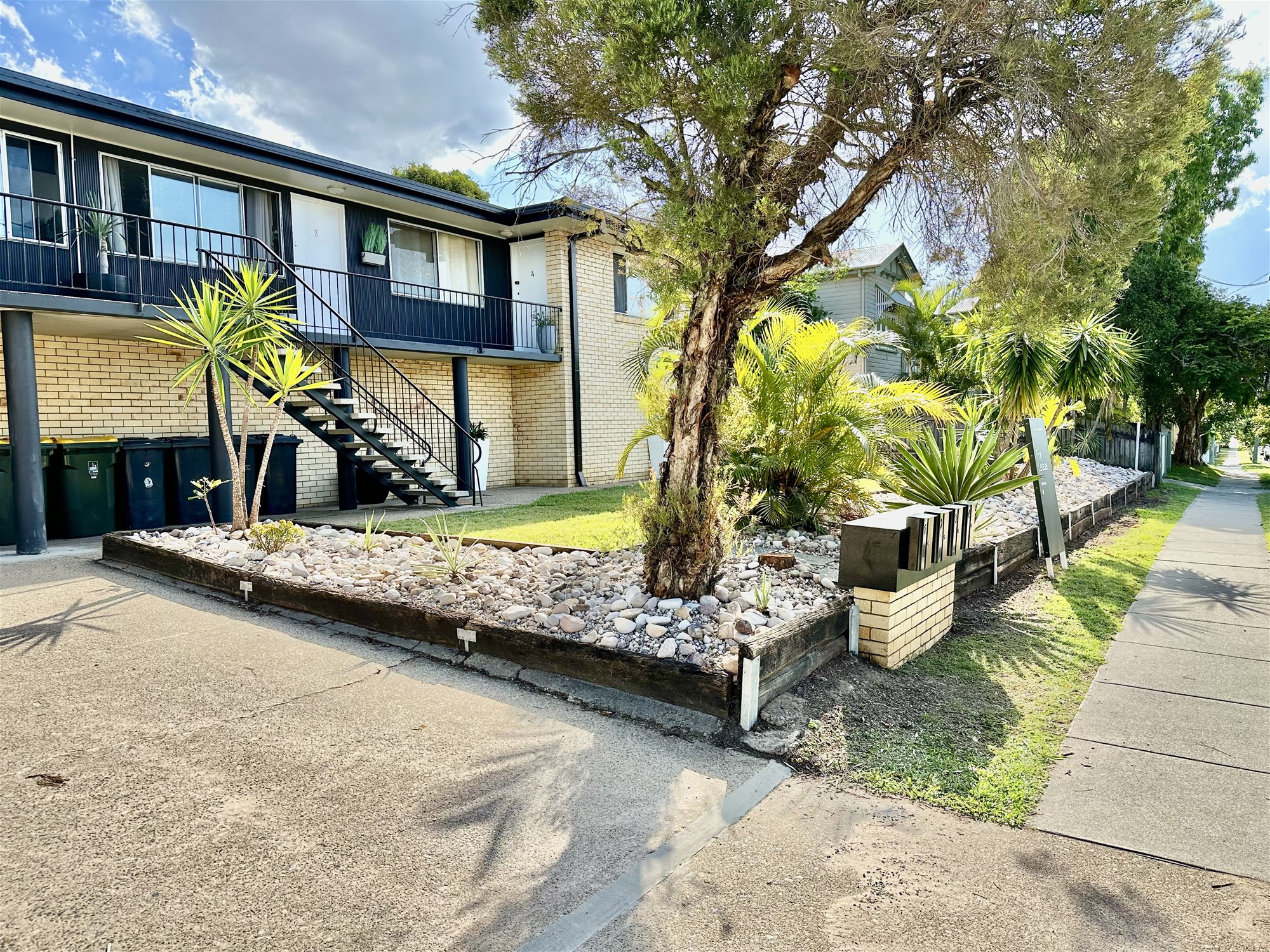 “Stunning Classic 70’s Balmoral Apartment 13