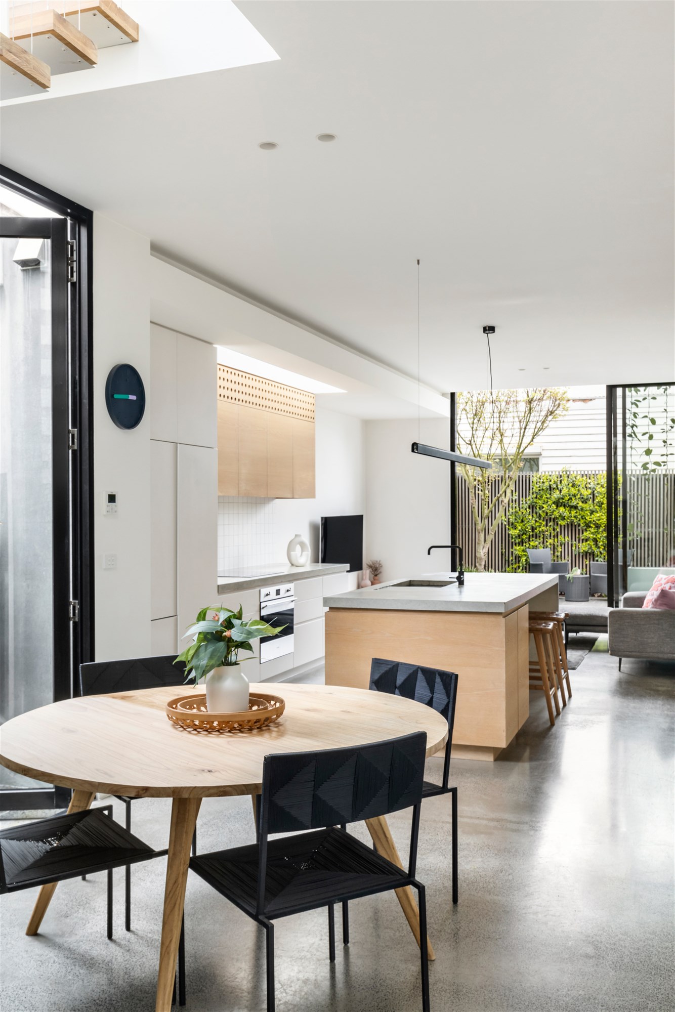 Rent $3500/Week – 3 Months 5