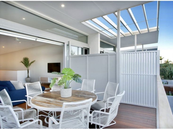 Stunning White & Timber Colour 8