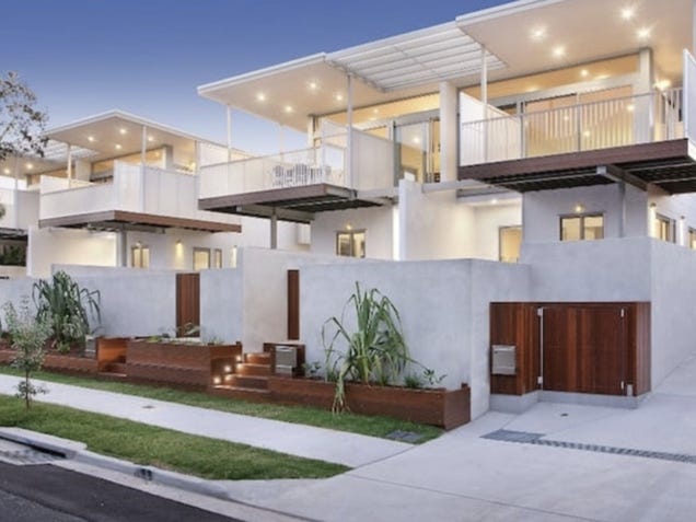 Stunning White & Timber Colour 17