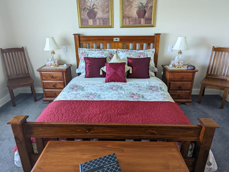 Large (8 squares) 5 star fully furnished apartment in a country setting