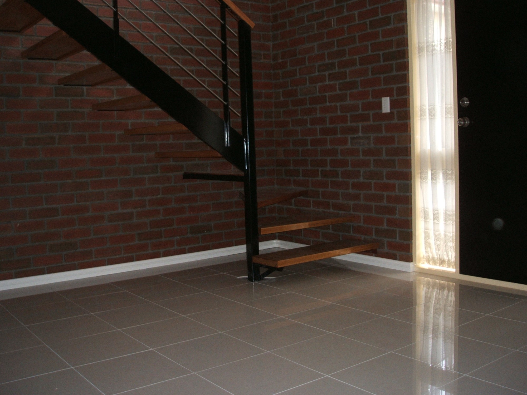 STYLISH TOWNHOUSE IN THE HEART 6