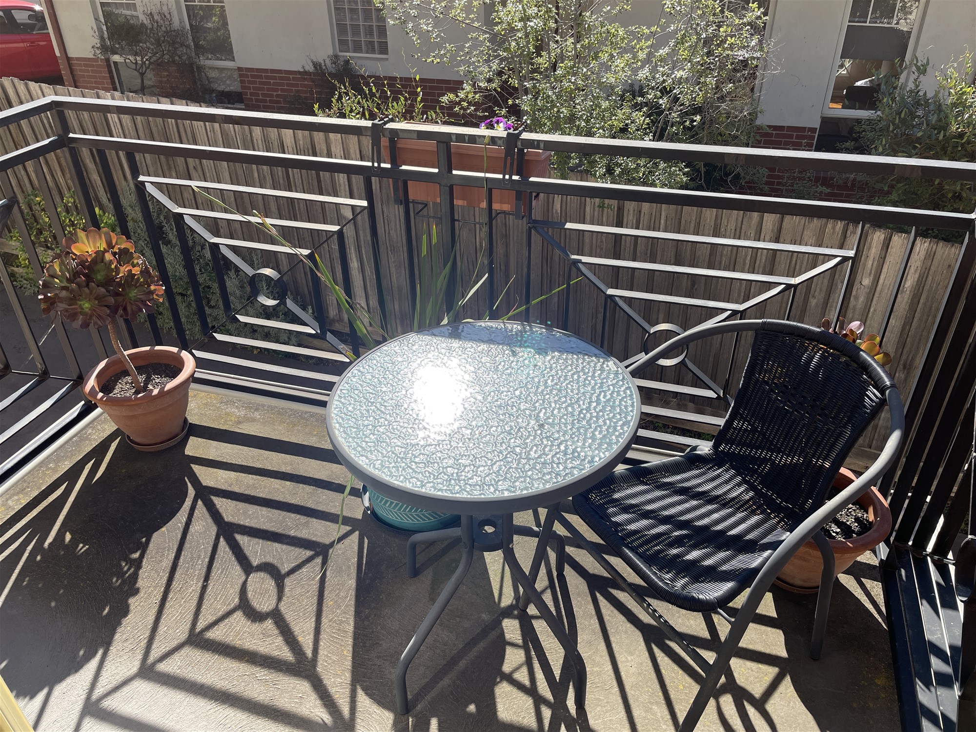 STYLISH TOWNHOUSE IN THE HEART 7